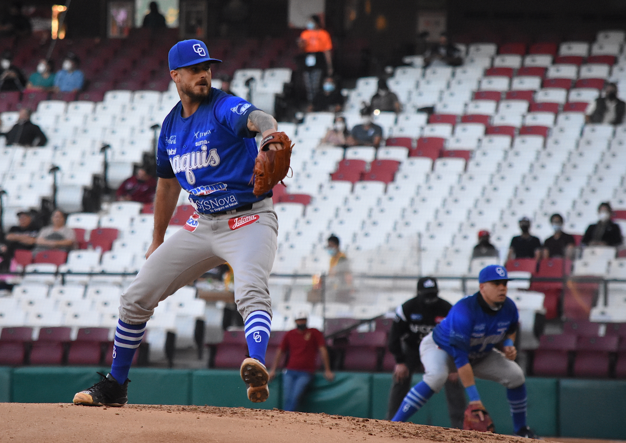 POR LA MINIMA YAQUIS CAE CON TOMATEROS