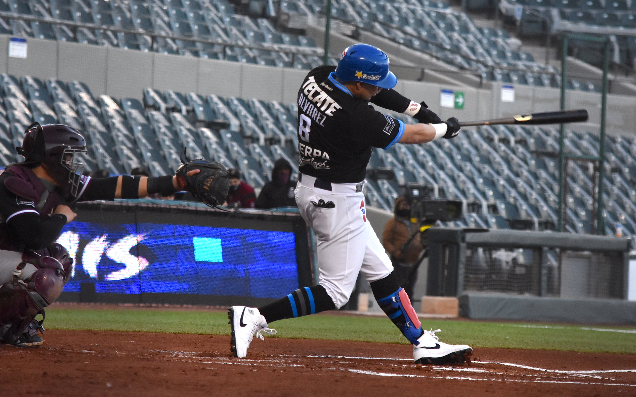 TROPIEZA YAQUIS EN ARRANQUE DE SEMIFINALES