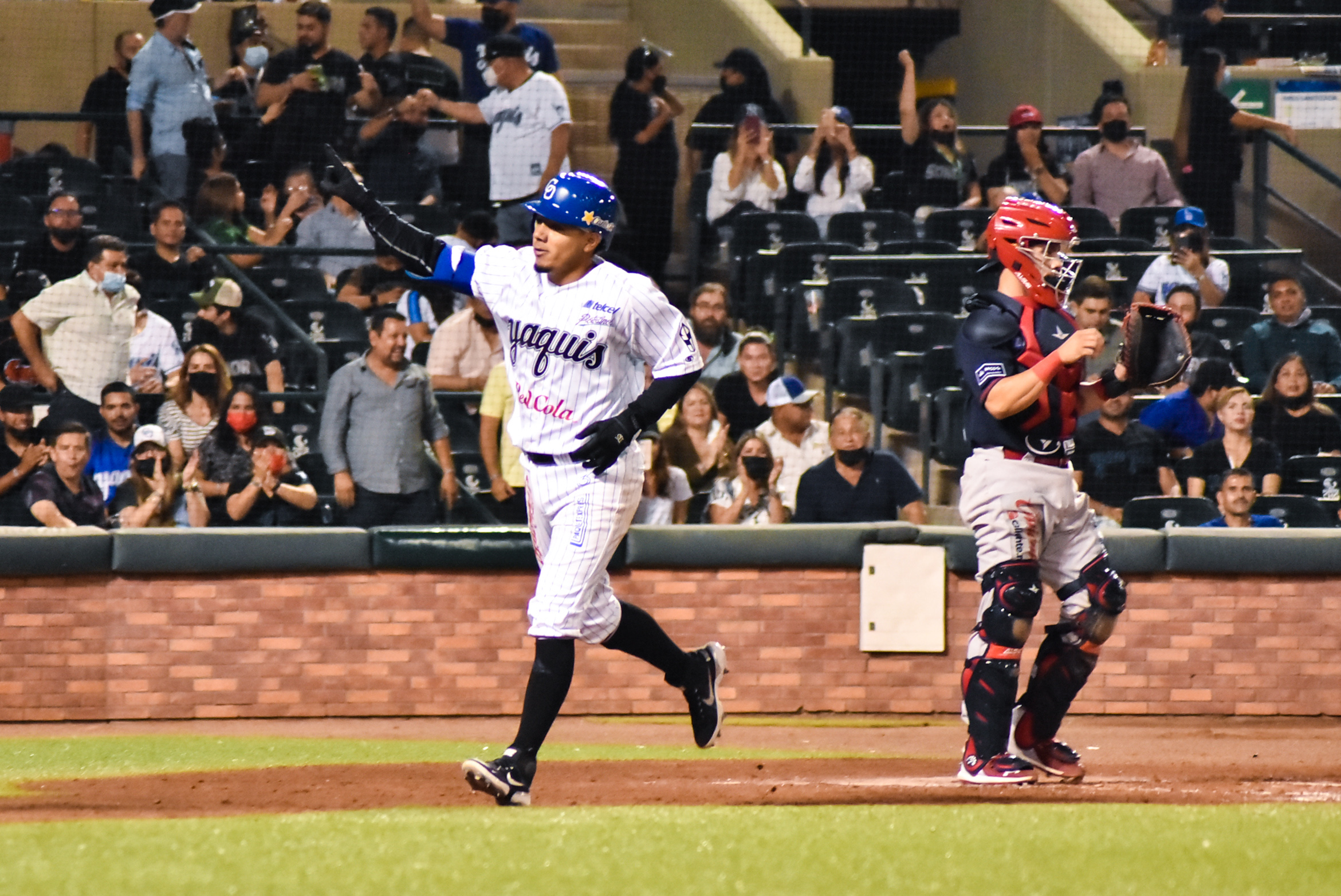 YAQUIS SE QUEDA CON SERIE INAUGURAL